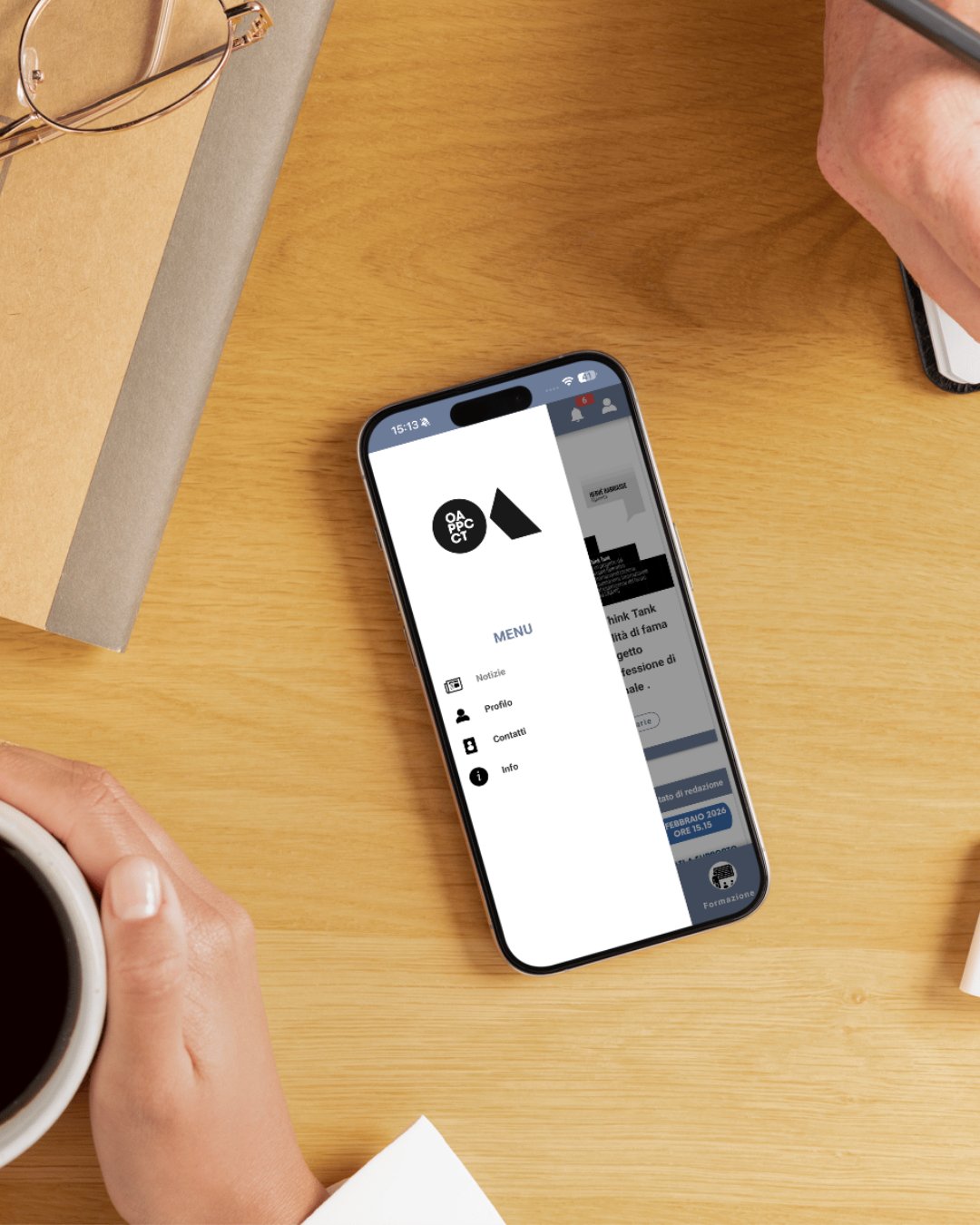 Il menu dell'app con notizie, profilo, contatti e info
